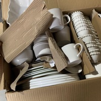 Vente en gros directe d'usine : Service de vaisselle en céramique blanche, assiettes et bols en stock, emballés en carton