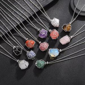 Pendentif de poche en filet de cristal naturel Collier en bambou Pendentif en pierre originale irrégulière et pierre à rouler - Product Image 1