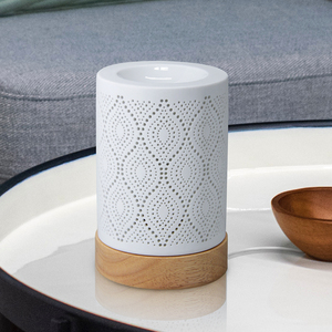 Brûleur électrique en céramique ajouré personnalisé <span class=keywords><strong>pour</strong></span> cire fondue et huiles essentielles, <span class=keywords><strong>lampe</strong></span> <span class=keywords><strong>à</strong></span> parfum moderne artisanale avec base en bois - Product Image 5