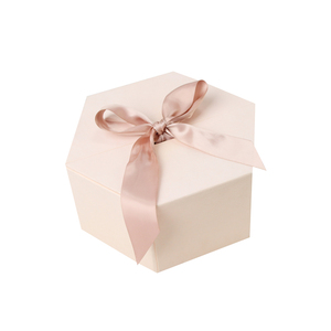 White and Gold Paper Matt Lamination Ribbon Handle Hair Extension Wig Packaging Box for Gift
