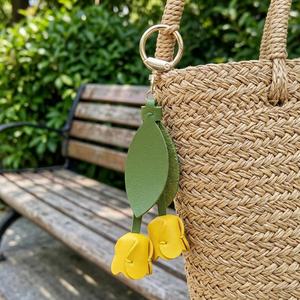 Porte-clés en cuir PU motif tulipe, breloque de sac pour femme, accessoire de voiture, cordon de main, cadeaux promotionnels portables de bienvenue - Product Image 2