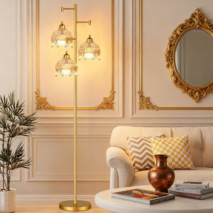 Lámpara de pie moderna de latón con fuente de luz LED de altura ajustable para decoración de sala de estar y dormitorio - Product Image 1