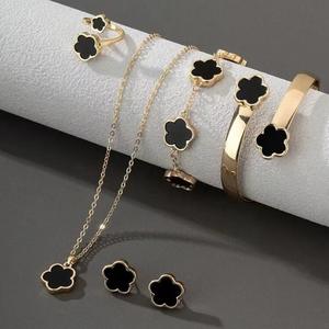 Conjunto De Cinco Piezas De Flor De Trébol De Cinco Hojas Estilo INS Chapado En Oro Collar Pulsera Y Pendientes Joyería De Moda Para Mujer En Plata Y Negro Transfronterizo - Product Image 5