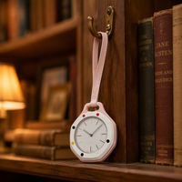 Montre à date automatique avec boîtier rond en plastique, fermoir caché et sans étanchéité