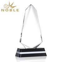 Edle bunte Kristall trophäen Pyramiden form für Sales Excellence K9 Kristall trophäen