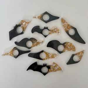 Porte-page en résine et en bois, accessoire de lecture élégant et durable, poignée confortable, parfait pour les livres - Product Image 1