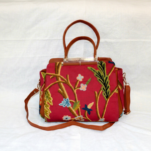 Bolso tote bordado floral con trabajo ari, bolso de hombro con asa marrón y cierre de cremallera para uso diario - Product Image 1
