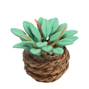Miniature décorative en argile pour maison de poupée, modèle de fleur en plastique DIY avec panier suspendu et plantes vertes - Product Image 1