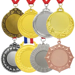 Vente en gros de logo souvenir Taekwondo Course à pied Karaté Football Football 3D Lanière en or vierge Ruban de récompense Sport Métal Médaille personnalisée