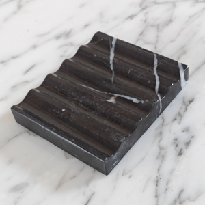 Lussuosa Portasapone in Pietra Naturale Ecologico e Impermeabile, Design Europeo in Marmo Durevole per Hotel, Bagno, Cucina e Uso Esterno - Product Image 1