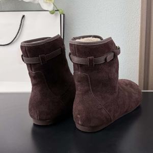 Botas de nieve clásicas de cuero para mujer, cálidas y rectas, de marca de diseñador, de alta calidad, diseñadas por un diseñador original. - Product Image 4