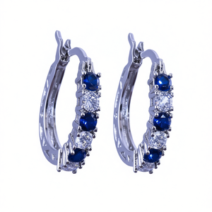 Orecchini a Cerchio E107 in Argento 925 con Zaffiro Blu e Diamante Taglio Brillante Rotondo, Montatura a Griffe, Classici per l'Uso Quotidiano Femminile - Product Image 1