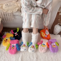 Chaussettes de sol douillettes imprimées dessin animé avec semelles antidérapantes, en peluche, confortables pour l'hiver, douces et moelleuses, pour femmes et hommes, idéales comme cadeaux