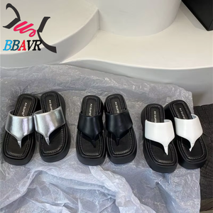 Sandalias de Plataforma con Suela Gruesa y Estampado de PU para Mujer, Estilo Veraniego, que Aumentan la Altura, Modernas, Versátiles, para la Playa y Exteriores - Product Image 1