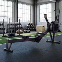 Máquina de remo de aire de alta resistencia, equipo de cardio con resistencia ajustable, asiento ergonómico y estructura de acero para gimnasios comerciales y fitness.