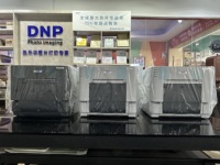 Printer Foto Sublimasi Dye Berkecepatan Tinggi Profesional DNP RX1HS, Ideal untuk Photo Booth dengan Pilihan Hitam-Putih Tersedia.