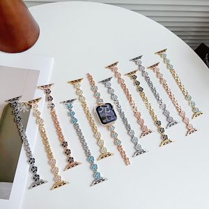 Correa de reloj metálica estilo camelia para Apple Watch 10 9 8 SE 7 6 5 4 3, con hebilla de acero inoxidable, moderna y duradera. - Product Image 1