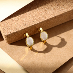 Orecchini Minimalisti ed Eleganti per Donne con Gemma Taglio Ovale in Acciaio Inossidabile Placcato <span class=keywords><strong>Oro</strong></span> 18K, Accessori di Moda di Alta Qualità - Product Image 3