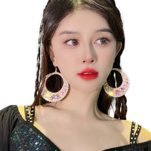 Ingrosso molto leggero, squisito alla moda, con strass a doppia faccia, orecchini pendenti cavi per donne, spettacolo di danza - Product Image 1