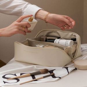 Xdh401 Custom Makeup Portable Pu Leather Waterproof Toiletry Pouch Travel Make up Multifunctional Cosmetic Bag for Women - Product Image 4