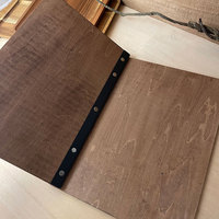 Porta Menús de Madera Retro de Alta Calidad con Cuero y Tornillos Metálicos, Caracteres Grabados, Tablero para Menús de Restaurante