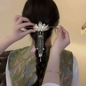 ปิ่นปักผมรูปผีเสื้อประดับเพชรซิร์คอนหรูหรา พร้อมพู่ห้อยยาว สไตล์จีน ปีกโลหะ สำหรับผู้หญิง เหมาะกับชุดฮั่นฝู เครื่องประดับผม - Product Image 3