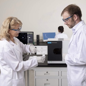 Espectrómetro infrarrojo láser Agilent 8700 LDIR, medidor térmico para uso en laboratorio - Product Image 2
