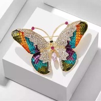 Broche en métal et cristal personnalisée en gros, épinglette à logo sur mesure, badge souvenir haut de gamme pour costume, robe ou cadeau promotionnel