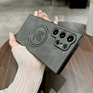 <span class=keywords><strong>Funda</strong></span> de teléfono móvil magnética de lujo con hoja de arce de cuero Retro de negocios superventas <span class=keywords><strong>para</strong></span> Samsung S24 <span class=keywords><strong>Ultra</strong></span> S23 S22 <span class=keywords><strong>S21</strong></span> - Product Image 4