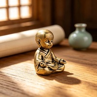 1 pieza Monje pequeño de latón sentado, Adorno lindo, Artesanía creativa para escritorio, Adorno antiguo de gran venta al por mayor
