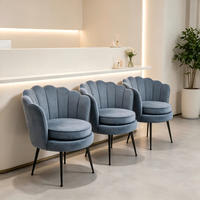 Fauteuil de salon de luxe en velours premium avec dossier en forme de pétale, pieds en métal doré pour salon, hôtel, café