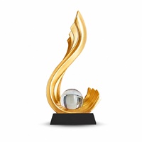 Sculpture abstraite en résine dorée avec boule de cristal transparente, figurine artistique pour table, salon, bureau et décoration d'étagère