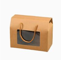 Boîte cadeau personnalisée en papier couché brun et blanc avec poignée et fenêtre, doublure en éponge pour boulangerie, mariage et fête d'anniversaire