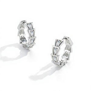 Boucles d'oreilles pendantes en argent sterling pur S925, moissanite taille baguette géométrique de luxe, design maillons, bijoux modernes et audacieux pour femme - Product Image 4