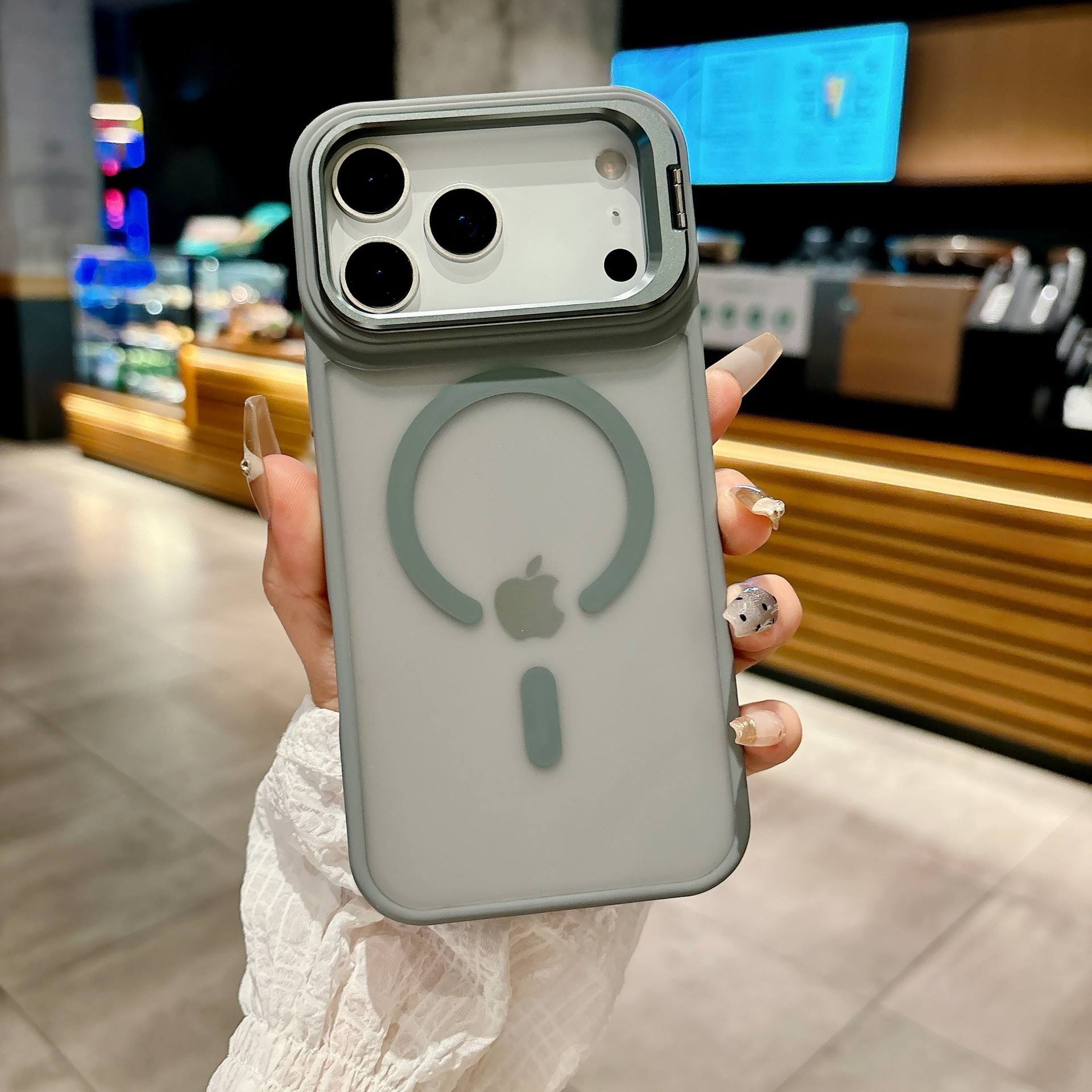 สีเทาเข้ม