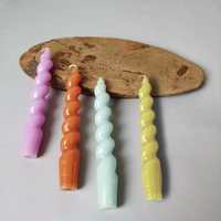 Bougie en cire de soja en gros, sans fumée, inodore, colorée, avec porte-bougie pour la décoration de la maison, les occasions de Noël, de Pâques, pour les bars