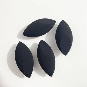 Éponge <span class=keywords><strong>de</strong></span> Maquillage Noire Sans Latex à Double Coupure, Marque Privée, 50% Plus Grande à Humide, Éponge <span class=keywords><strong>de</strong></span> <span class=keywords><strong>Fond</strong></span> <span class=keywords><strong>de</strong></span> <span class=keywords><strong>Teint</strong></span> Personnalisable avec Logo pour le Maquillage - Product Image 4