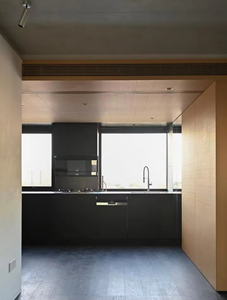 Cuisine moderne de style personnalisé avec îlot minimaliste intégré en bois de luxe pour cuisines contemporaines - Product Image 3