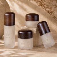YAN Packaging – Ensemble de flacons pompe et pots à vis en verre dépoli transparent 30g 50g 100ml avec couvercle en bois de frêne foncé pour crème et sérum cosmétiques