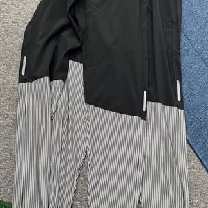 Pantaloni da corsa bicolore da <span class=keywords><strong>uomo</strong></span> di alta qualità con design <span class=keywords><strong>a</strong></span> <span class=keywords><strong>righe</strong></span> sul polpaccio per palestra e allenamento all'aperto. - Product Image 5