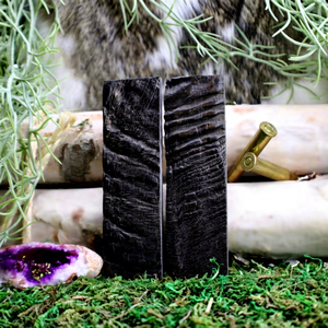 Écailles de corne de cerf, forme naturelle et matière première pour la fabrication de manches de couteau - Product Image 1