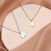 Collier tendance en acier inoxydable avec pendentif trèfle à quatre feuilles, signe porte-bonheur, longue chaîne élégante et polyvalente pour pull, accessoires