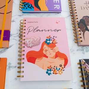 Agenda Planner Settimanale e Mensile A5 2026 con Spirale Dorata, Diario Non Datato con Tasca Portaoggetti e Logo Personalizzato - Product Image 2