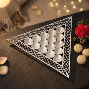 Portavelas triangular JAALI para velas de té - Product Image 3