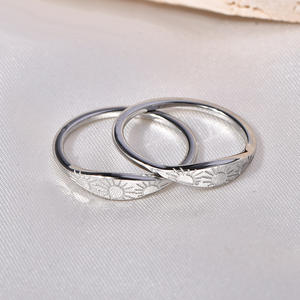 Anillos creativos al por mayor de China, joyería de oro de 18 quilates personalizada, anillo mínimo personalizado Simple, anillos de dama de honor con banda solar - Product Image 2