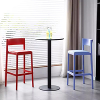 Chaise de Bar Moderne de Luxe en Plastique PP Confortable Dossier Haut avec Capacité d'Empilage pour la Maison Salle à Manger en Plein Air Vente en Gros de Haute Qualité