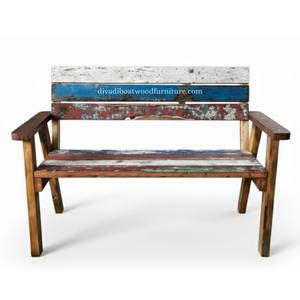 El banco SL está equipado con reposabrazos y respaldo, hechos de madera de barco recuperada, perfecto para sentarse en el jardín y en el hogar. - Product Image 1