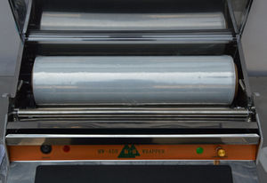เครื่องห่อพลาสติกแบบมือหมุน รุ่น HW-450 สำหรับห่ออาหารทะเล เนื้อปลา ผลไม้ และอาหารอื่นๆ - Product Image 5