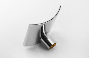 Grifo de Bañera y <span class=keywords><strong>Ducha</strong></span> Hongdec Moderno de <span class=keywords><strong>Tres</strong></span> Manijas, Montado en el Suelo, de Latón Pulido, con Tecnología LED Sense y Cascada, de 5 Orificios - Product Image 6