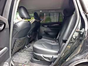 Nuevo Highlander Hybrid AWD Platinum <span class=keywords><strong>2022</strong></span> de <span class=keywords><strong>7</strong></span> plazas, 2.5L R20, Volante a la Izquierda, Cuero Oscuro, Ahorro de Combustible, Potente, Techo Panorámico - Product Image 4